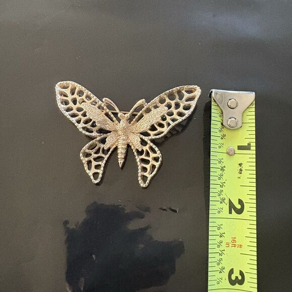 Vintage Signed Sarah Coventry Gold Tone" Madame Butterfly" Pin Brooch - Picture 4 of 4